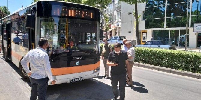 Satırla saldırılan otobüs şoförü ölümden kıl payı kurtuldu