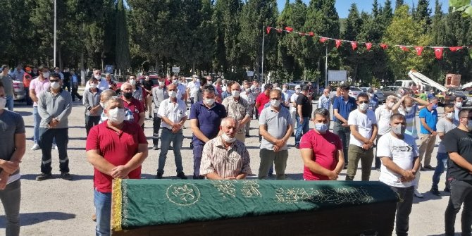 Taş motorunu tamir etmek isterken ölen 4 çocuk babası defnedildi