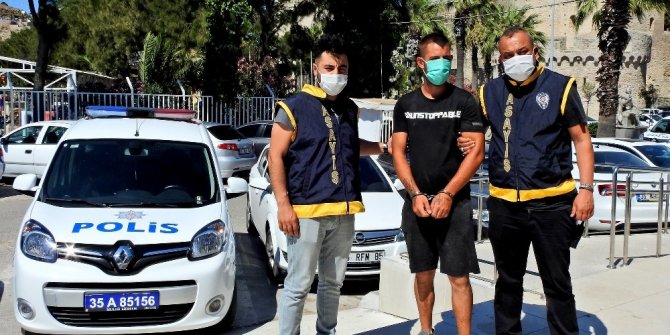 Ev sahibi uyanınca balkondaki şortu çalıp kaçtı