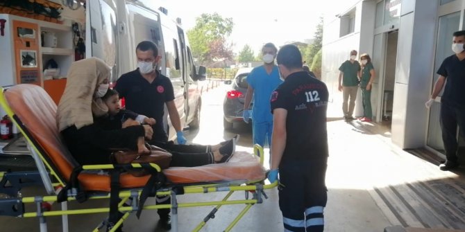 Sedyede annesinin kucağında hastaneye getirildi