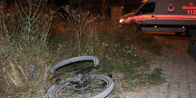 Kaza yaptığı bisikletin freni bacağına saplandı