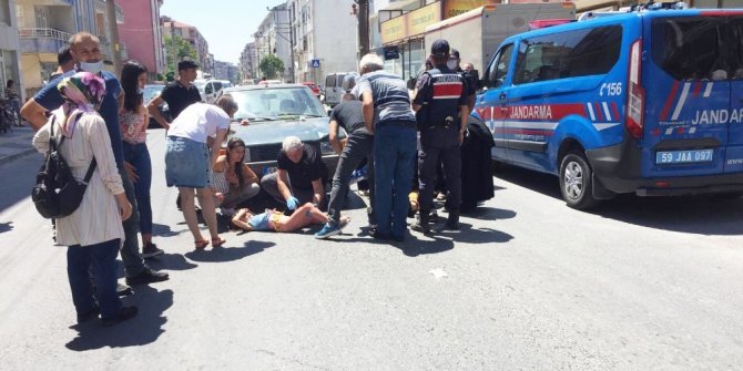 Otomobilin çarptığı anne kız ağır yaralandı