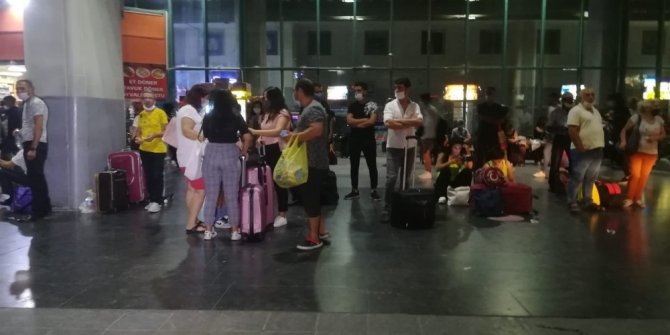 İzmir Otogarı’nda bayram öncesi yoğunluk