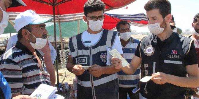 Polisin verdiği sahte parayı kontrol etmeden aldılar