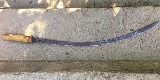Uyuşturucu operasyonunda kılıç ele geçirildi