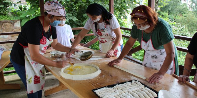 Rize'de imece usulü bayram tatlısı geleneği sürüyor