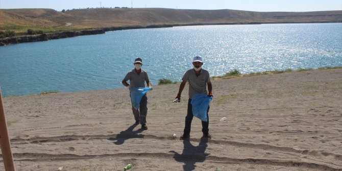 Karapınar'daki Acıgöl çevresinde temizlik yapıldı