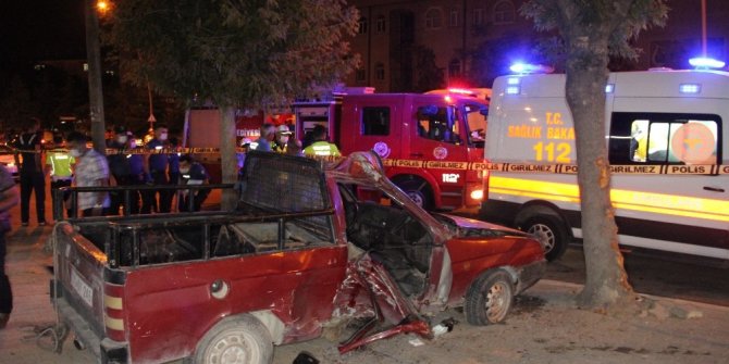 Karaman’da dur ihtarına uymayan araç kaza yaptı: 1’i ağır 2 yaralı