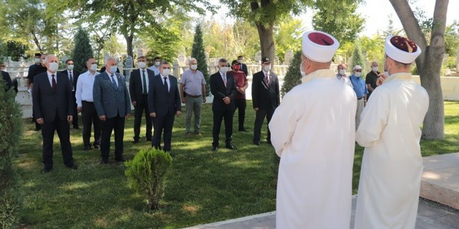 Karaman’da korona virüs tedbirleri altında şehitlik ziyareti
