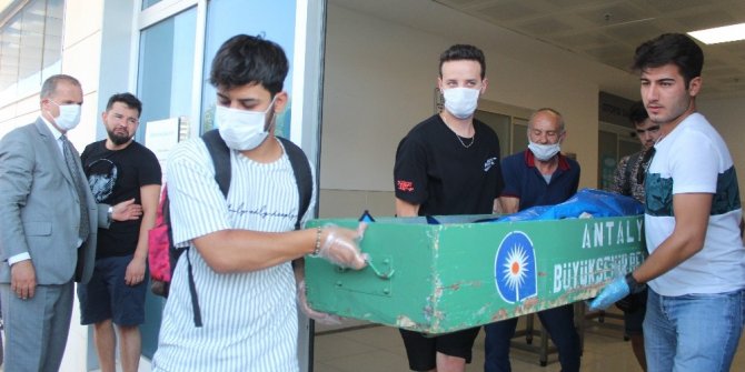 Denizde boğulan kadın polis memurunun cenazesi yakınlarına teslim edildi
