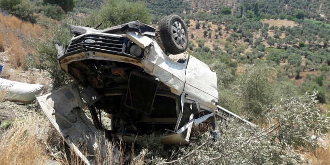 Kamyonet şarampole devrildi: 2'si çocuk 5 yaralı