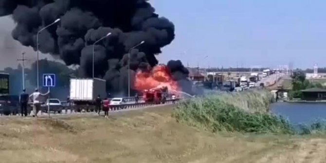 Rusya’da seyir halindeki kamyon alev topuna döndü