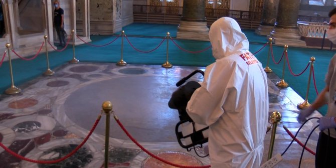 Ayasofya Camii bayram öncesinde dezenfekte edildi