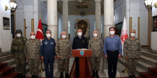 Bakan Akar, Yunanistan ve Bulgaristan sınırında birlikleri denetliyor