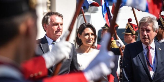 Bolsonaro'nun eşi de COVID-19'a yakalandı