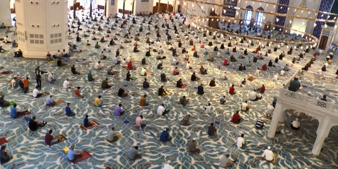 Büyük Çamlıca Camii’nde bayram namazı kılındı