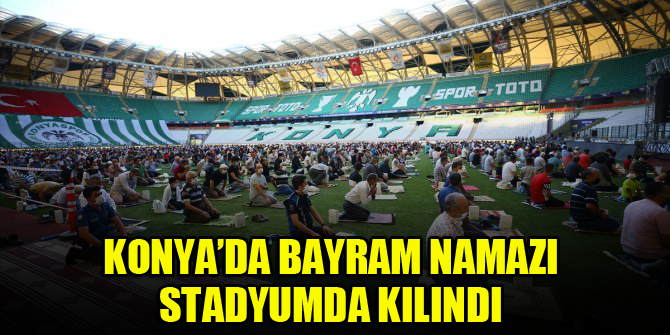 Konya’da bayram namazı stadyumda kılındı