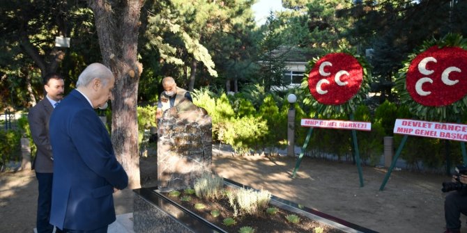 Bahçeli, Alparslan Türkeş'in anıt mezarını ziyaret etti