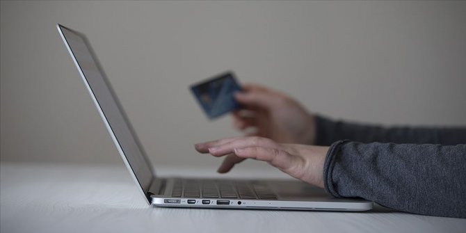 Yeni normalde de bayram alışverişini internetten yaptık
