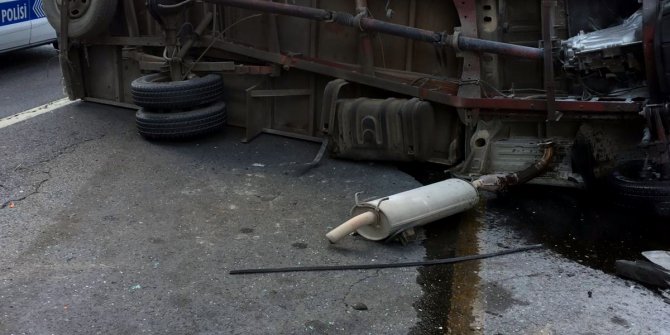 Adana'da otomobil ile midibüs çarpıştı: 4 ölü, 2 yaralı