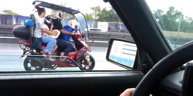 Motosiklete 2'si çocuk 4 kişi bindiler
