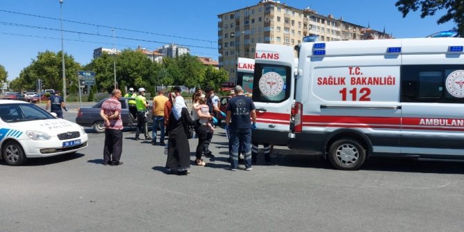 Kayseri’de iki araç kavşakta çarpıştı; 6 kişi yaralandı