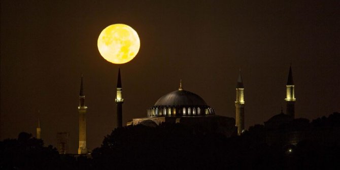 Fascinantne fotografije: Pun mjesec iznad Aje Sofije