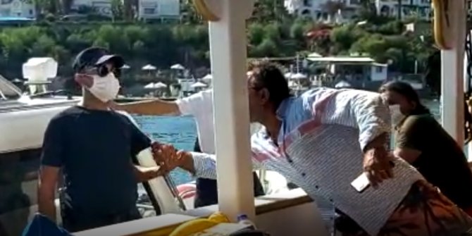 Ceza kesmek isteyen ekiplere direnen tur teknesi kaptanına gözaltı