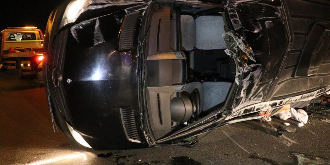 Lastiği patlayan minibüs takla attı: 3'ü ağır, 12 yaralı