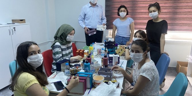 Bu ilçedeki kurs kızları bir araya topladı