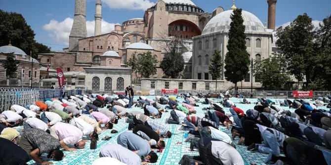 Ayasofya-i Kebir Cami-i Şerifi'ne yoğun ilgi devam ediyor