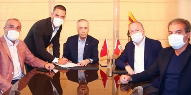 Galatasaray Arda Turan'ı duyurdu