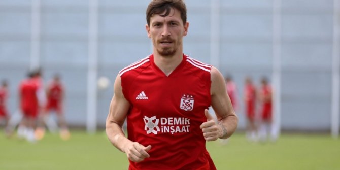 Mert Hakan Yandaş imzayı attı