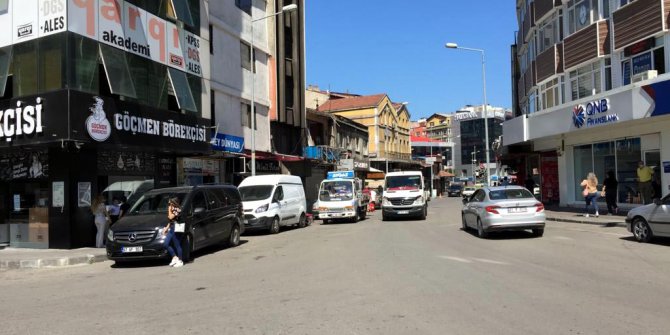 Vinçten düşen tabelacı öldü