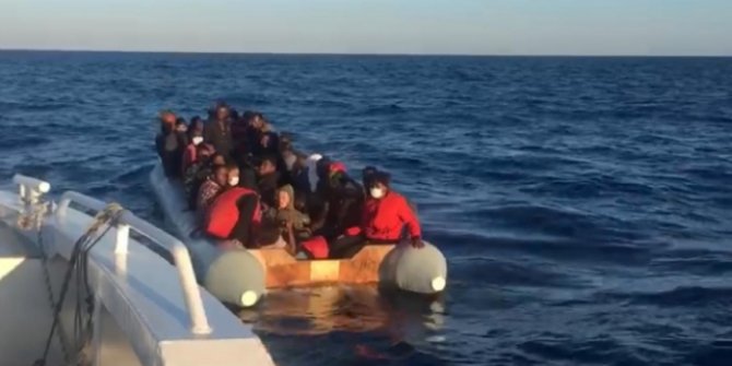 Yunanistan'ın ölüme terk ettiği 44 sığınmacı kurtarıldı