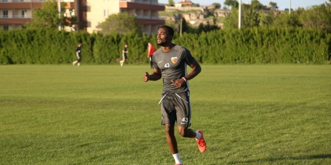 Mensah’tan transfer açıklaması