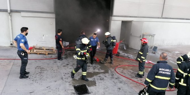 Gebze'de, yağ fabrikasında korkutan yangın