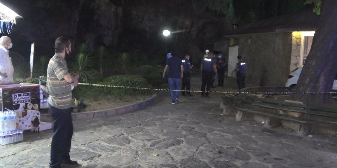 Tarihi surlardan düşen kişi öldü