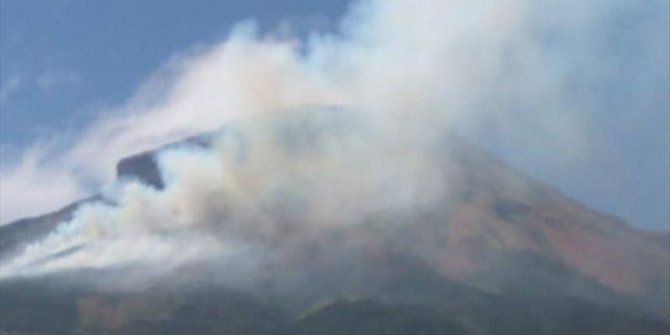 Gunung Sinabung di Sumatera Utara erupsi semburkan abu 2.000 meter