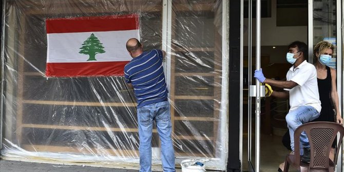 Lübnan art arda ekonomik krizlerin etkisine girdi