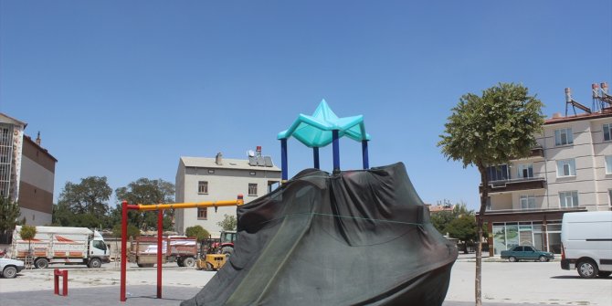Konya'da koronavirüs tedbirleri kapsamında oyun parkları çadırla kapatıldı