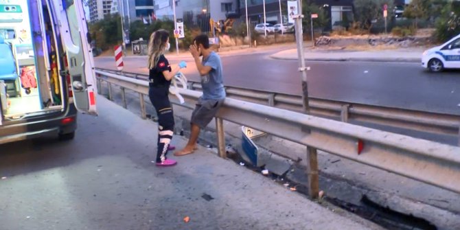 Kartal'da otomobil bariyere çarptı: 3 yaralı