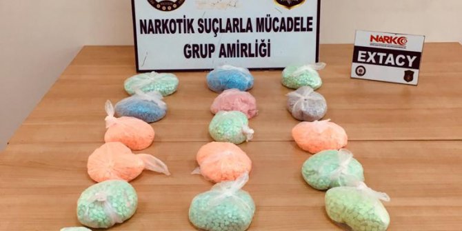 Yolcu otobüsü şoförü, 25 bin uyuşturucu hapla yakalandı