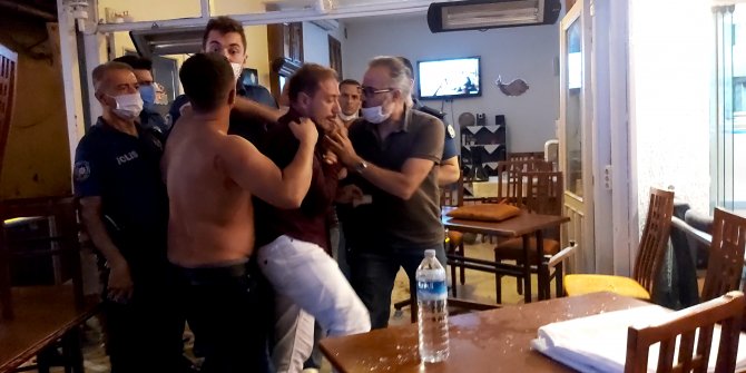 'Neden masama bakıyorsun' dedi, sandalyeli yumruklu kavga çıktı