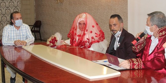 Ali Sait Öge kızını evlendirdi