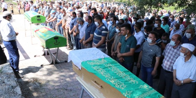 Kızılırmak'ta boğulan baba ve 2 çocuğunun cenazeleri Kayseri'de defnedildi