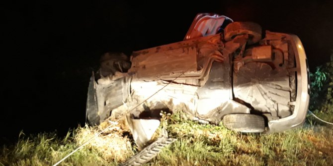 Devrilen otomobil Harşit Çayı'na uçmaktan son anda kurtuldu: 3 yaralı