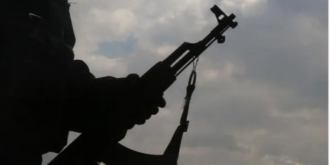 YPG/PKK'lı teröristler SMO mevzisine saldırdı