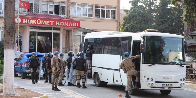 Düğünde husumetliler arasında silahlı kavga: 1 ölü