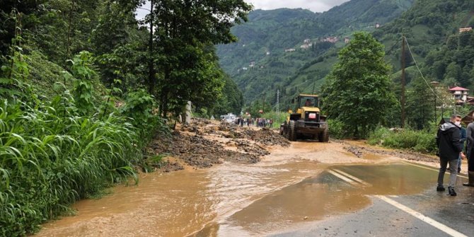 Rize'deki şiddetli yağış